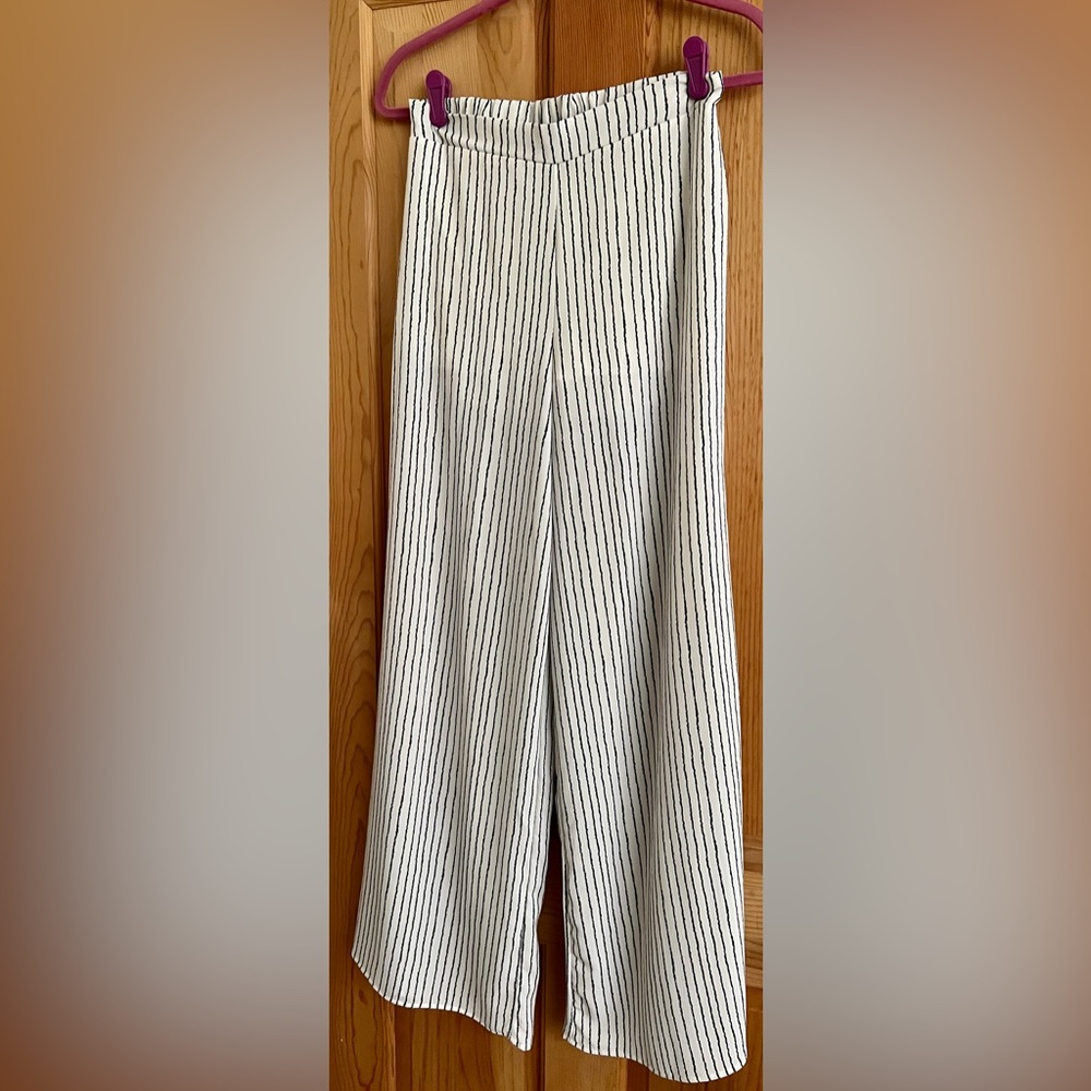 Romeo +Juliet palazzo woman pant Size M black and white fabric
